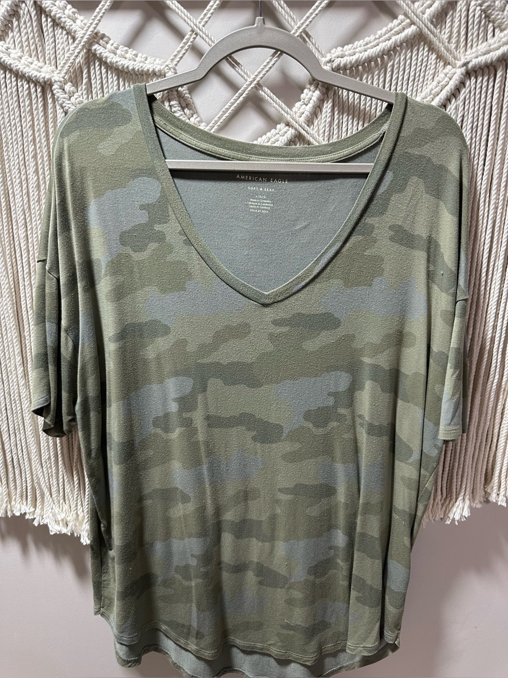 American Eagle Outfitters Olive Green Camo V-Neck Short Sleeve Tee